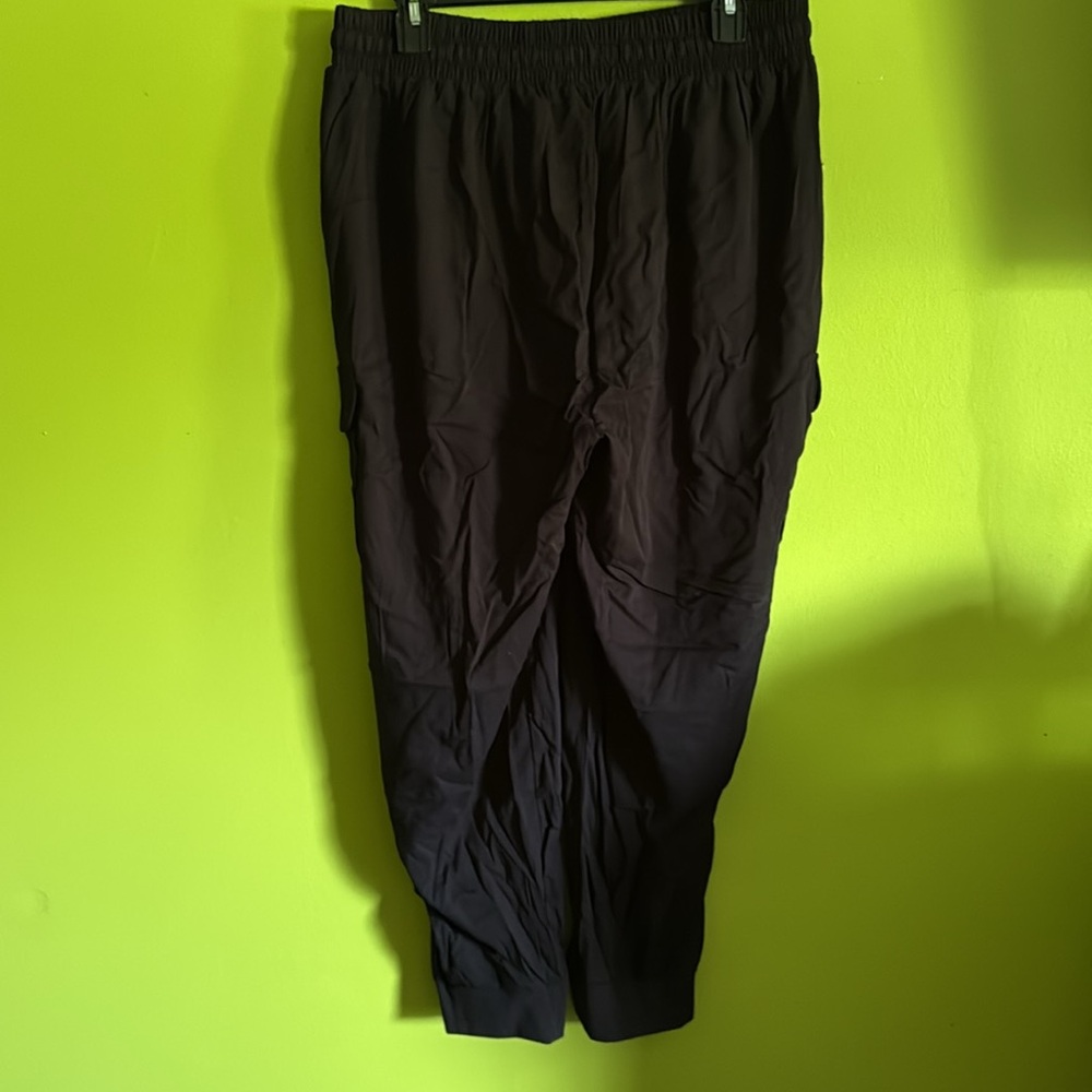 NWT Torrid Black Relaxed Fit Stretch Mid-Rise Jogger Cargo Pants Size 0 M/L 12 - Picture 4 of 5
